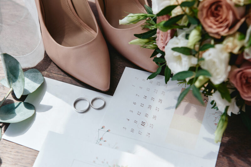 カレンダーと指輪と靴