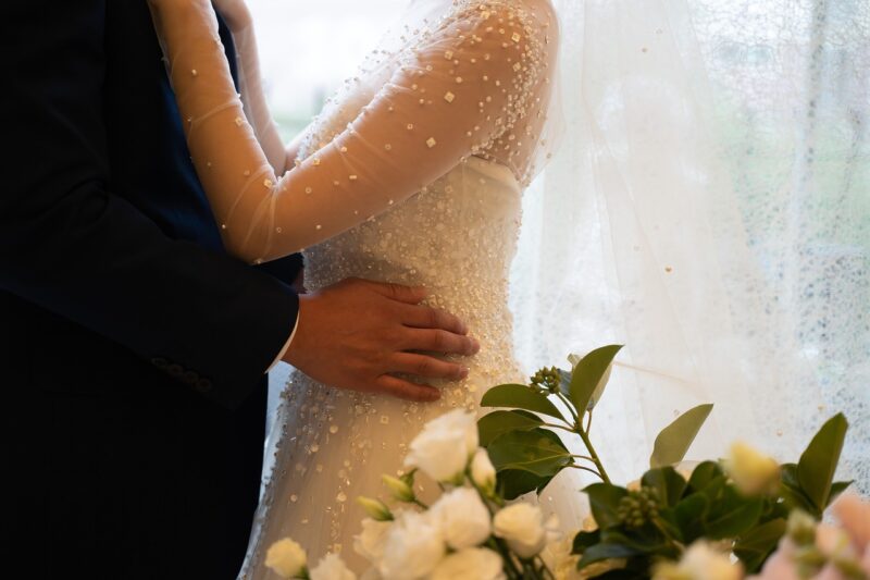【2026年最新】ゲスト80人規模の結婚式費用、総額はいくら?