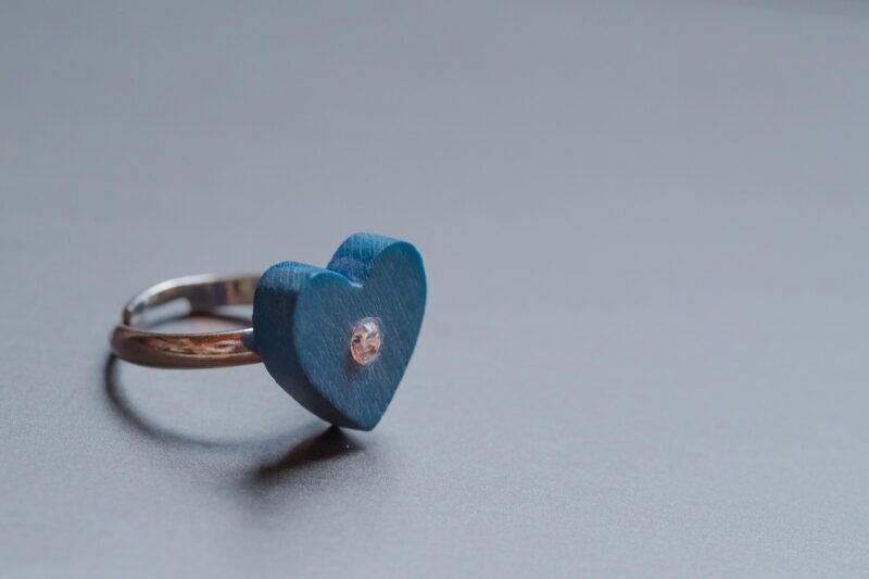 そもそも結婚指輪と婚約指輪って何が違うの?