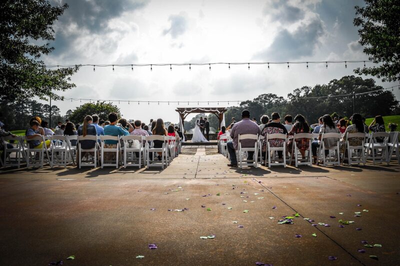 【定番から最新まで】ゲストが喜ぶ結婚式の料理演出10選