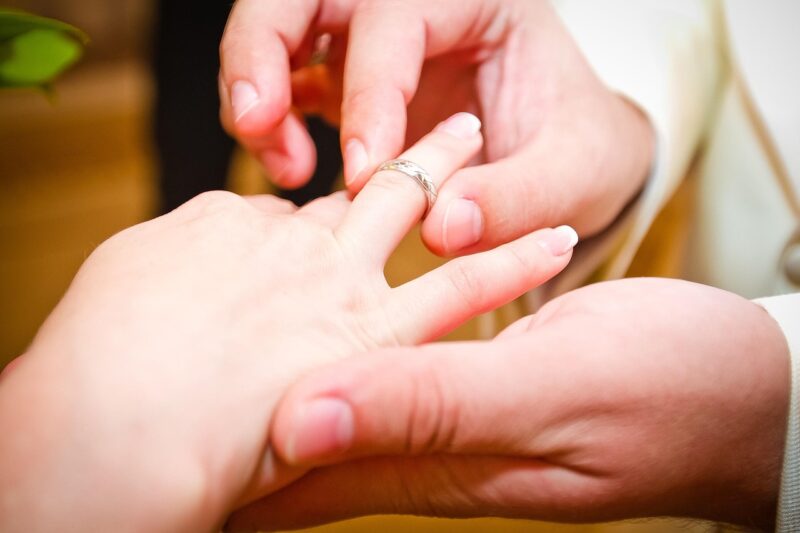 なぜ30代カップルに俄(NIWAKA)の結婚指輪が選ばれるのか？